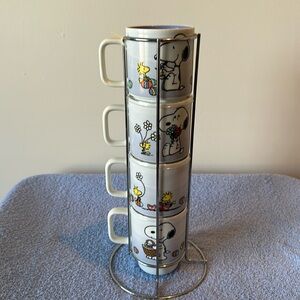 Set of 4 coffee cups. Peanuts